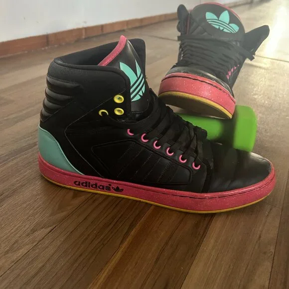 Old School Adidas Sneaks, Size 10 - Picture 2 of 3